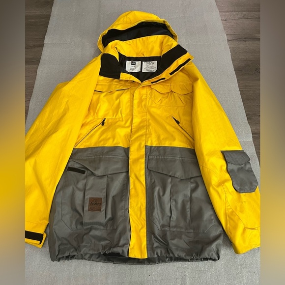 [M]Analog Freedom Ski Snowboard Jacket in Yellow and Gray - Picture 1 of 10
